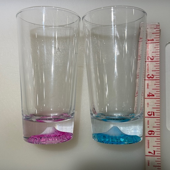 🥳🥳12OZ Clear Glass Cups, Set of 2, Pink/Blue Bottom - Picture 7 of 9